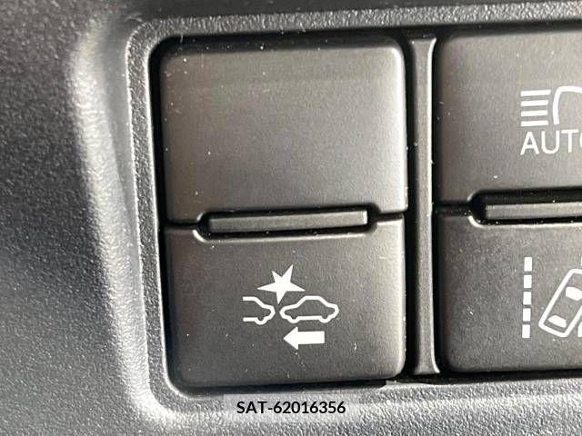 Toyota VOXY 2018-11 321572-2