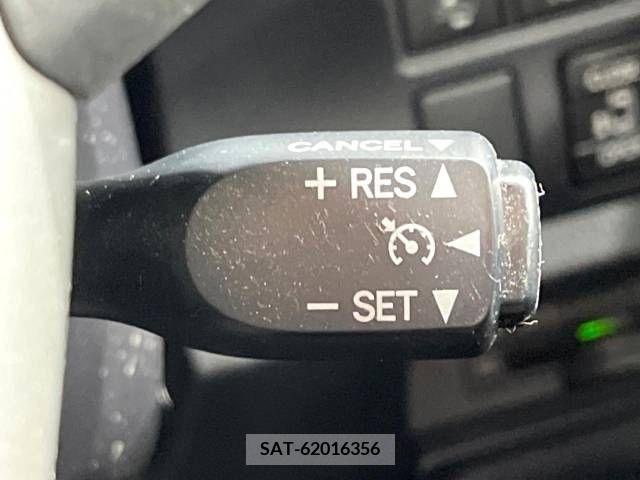 Toyota VOXY 2018-11 321572-6