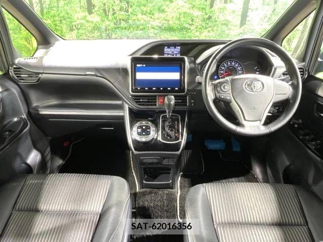 Toyota VOXY 2018-11 321572-1