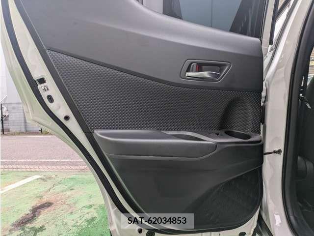 Toyota C-HR 2021-11 331790-15
