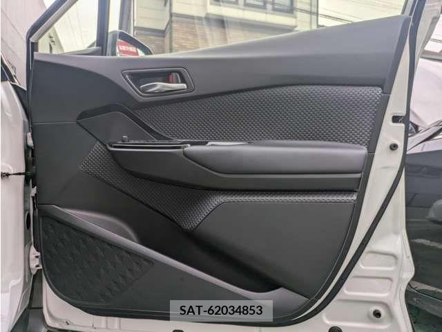 Toyota C-HR 2021-11 331790-14