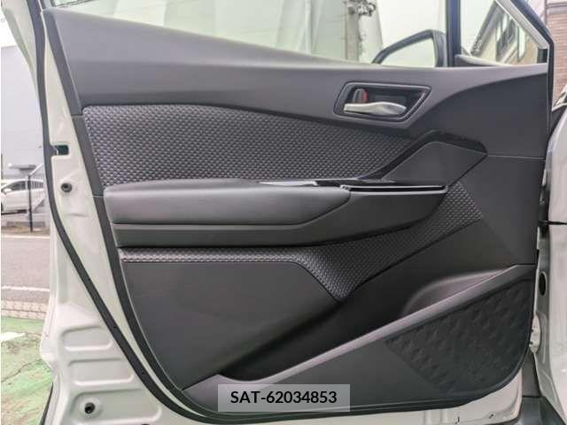 Toyota C-HR 2021-11 331790-13