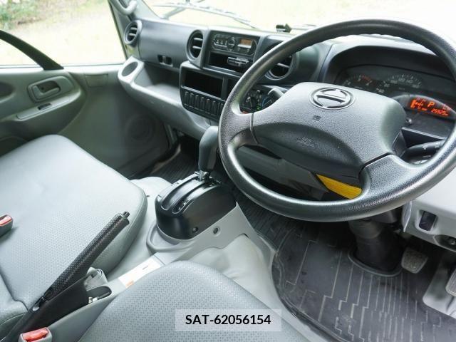 Hino DUTRO 2018-01 296688-2