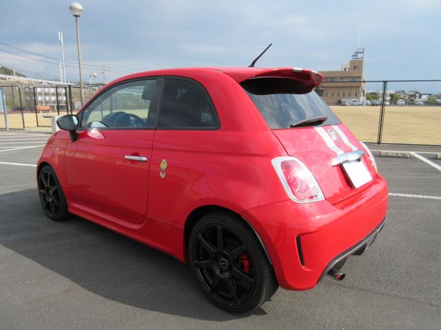Abarth 695 2011-03 340-18