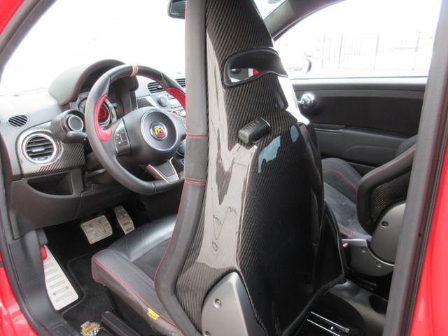 Abarth 695 2011-03 340-26