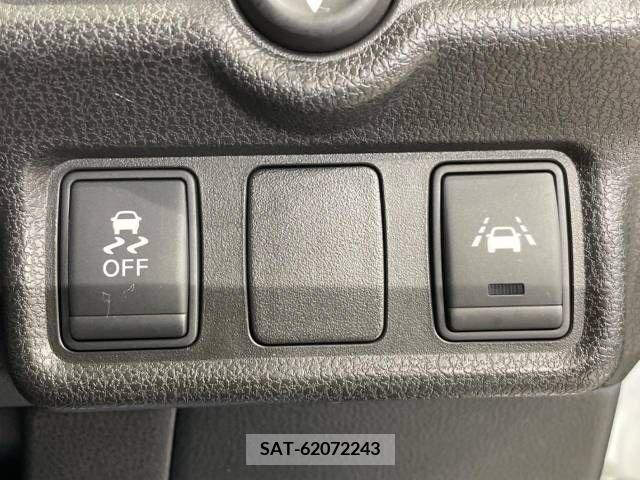 Nissan NOTE 2015-08 313873-3