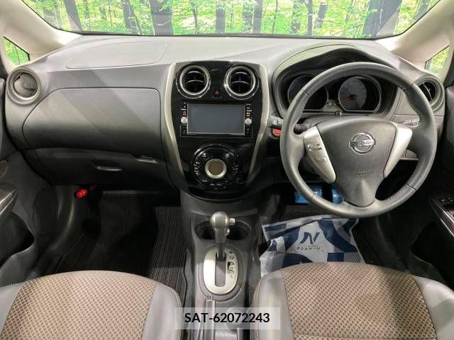 Nissan NOTE 2015-08 313873-1
