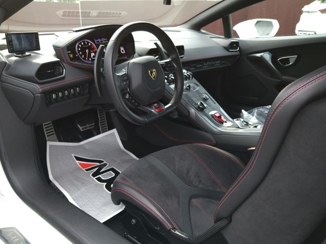 Lamborghini Huracan 2017-01 20838-12