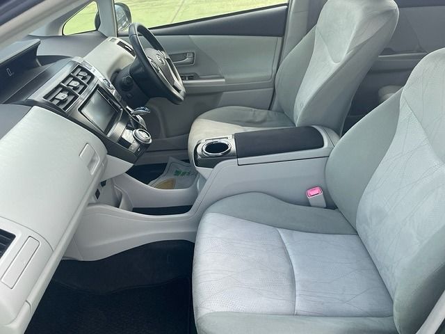 Toyota PRIUS ALPHA 2013-04 22008-8