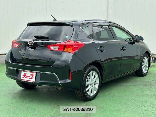 Toyota AURIS 2012-08 261574-3