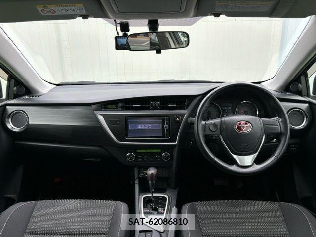 Toyota AURIS 2012-08 261574-1