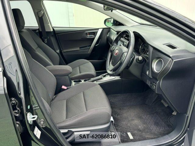 Toyota AURIS 2012-08 261574-8