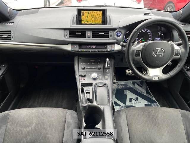 Lexus CT 2011-08 223736-1