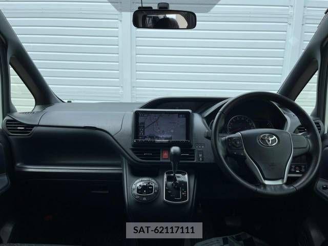 Toyota VOXY 2014-08 321403-1