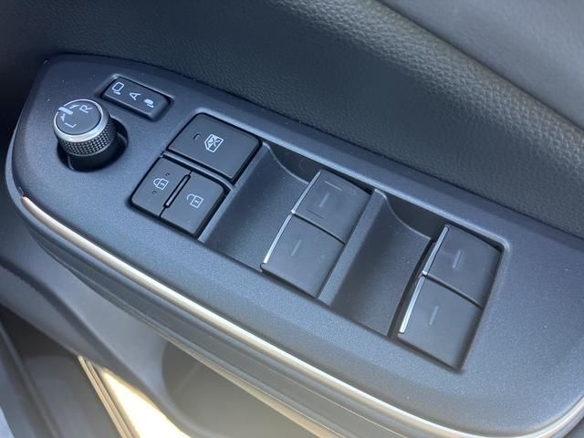 Toyota CROWN 2023-05 26378-12