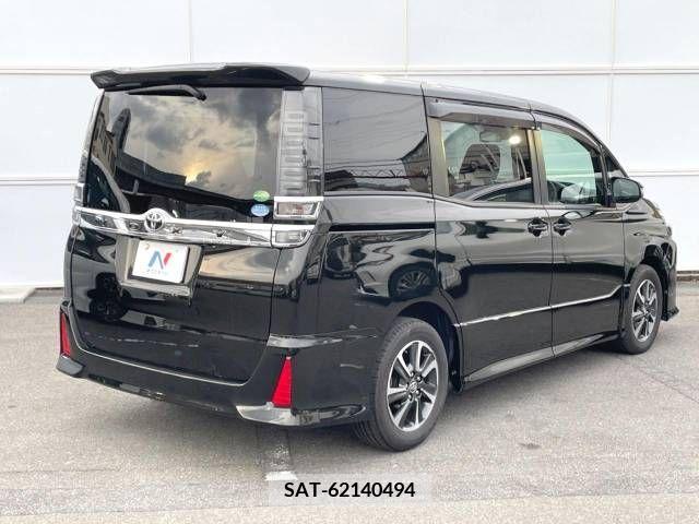 Toyota VOXY 2018-01 289227-17