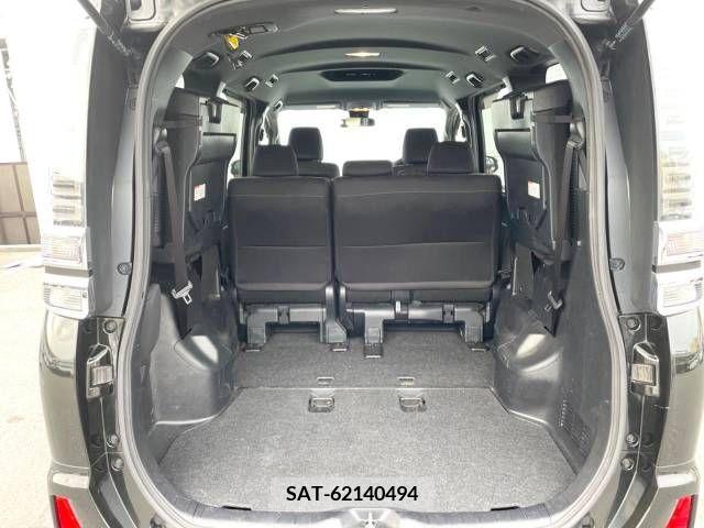 Toyota VOXY 2018-01 289227-11