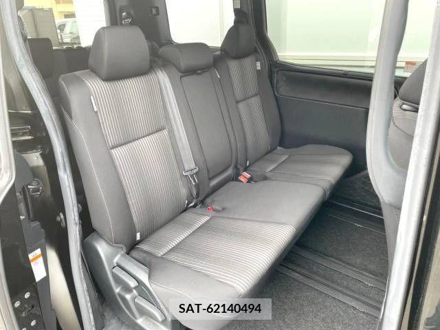 Toyota VOXY 2018-01 289227-9