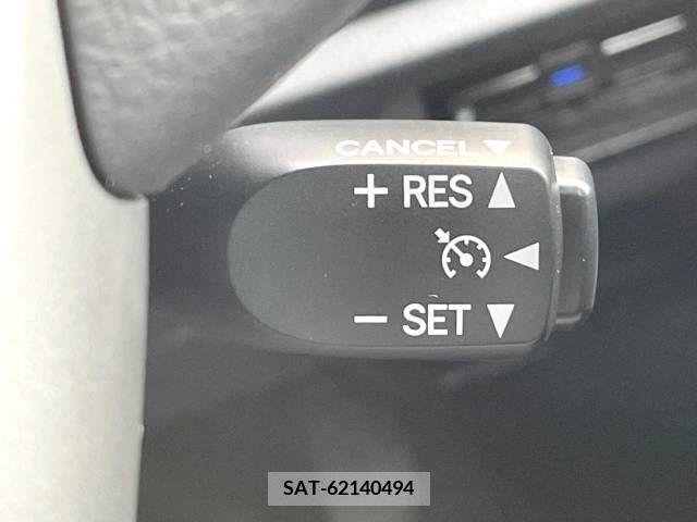 Toyota VOXY 2018-01 289227-5
