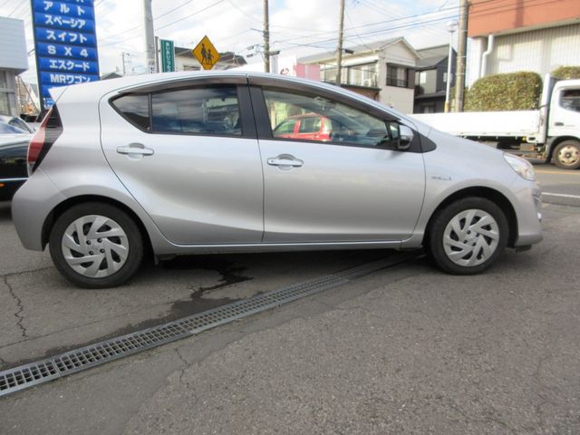 Toyota AQUA 2016-08 196634-7