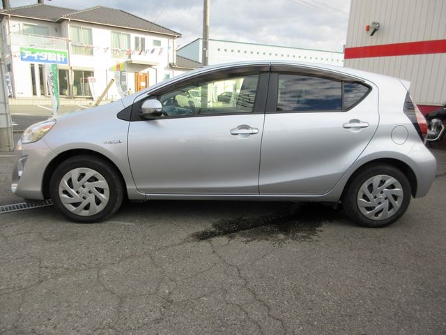 Toyota AQUA 2016-08 196634-6