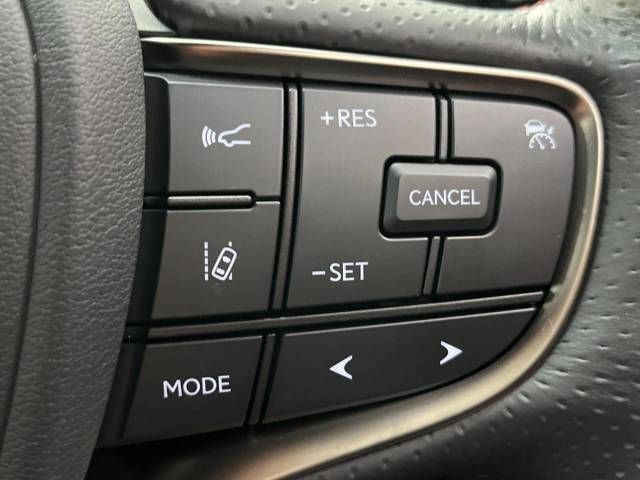 Lexus LS 2021-05 194438-6
