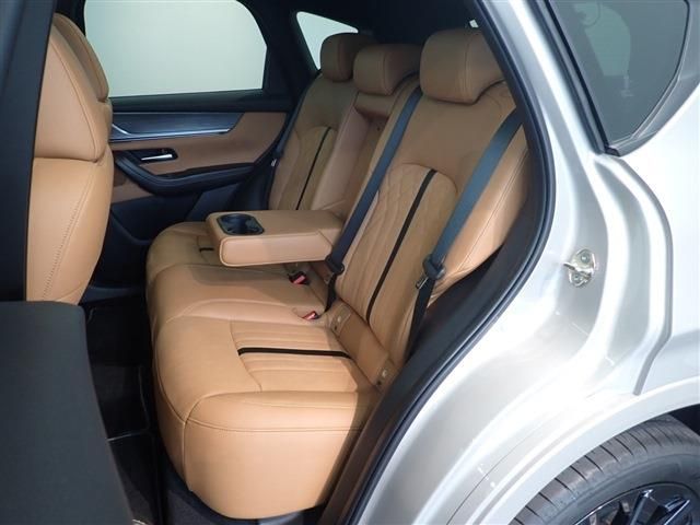 Mazda CX-60 2023-05 196523-25