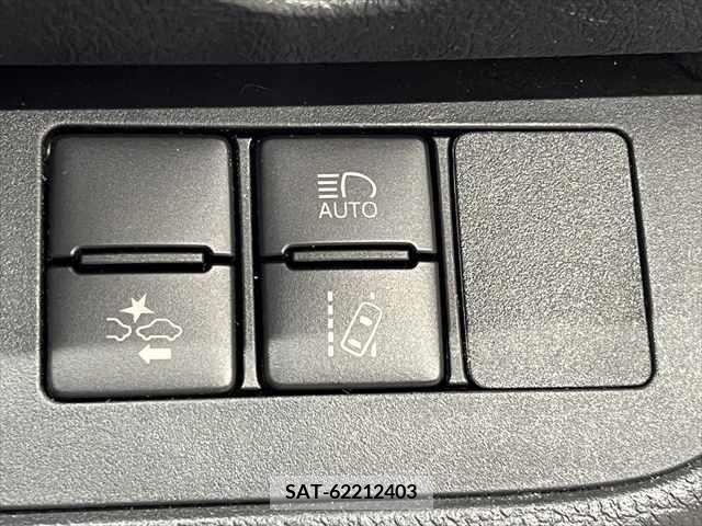 Toyota SIENTA 2018-10 330360-6