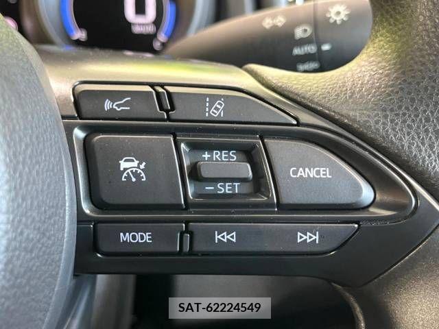 Toyota YARIS 2023-06 371481-5