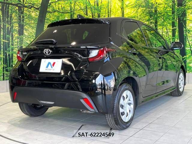 Toyota YARIS 2023-06 371481-17