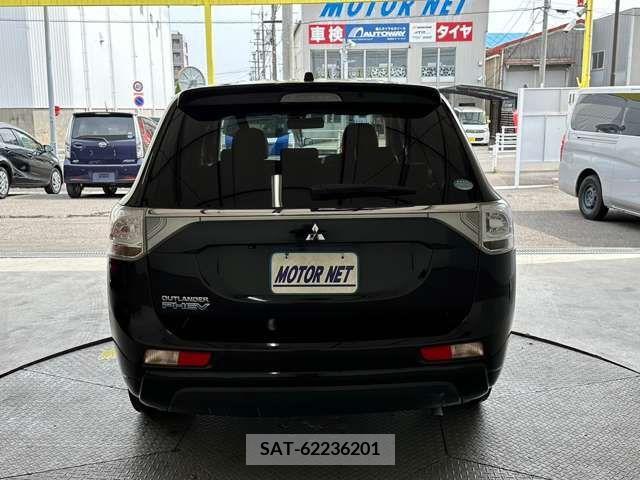 Mitsubishi OUTLANDER PHEV 2013-03 281122-12
