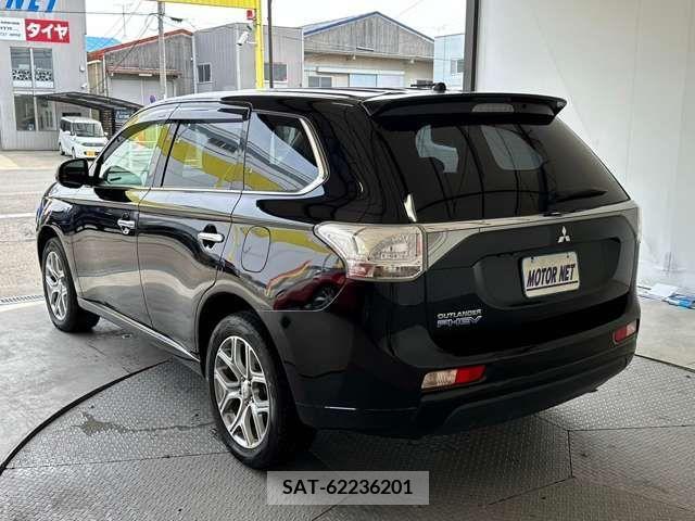 Mitsubishi OUTLANDER PHEV 2013-03 281122-11