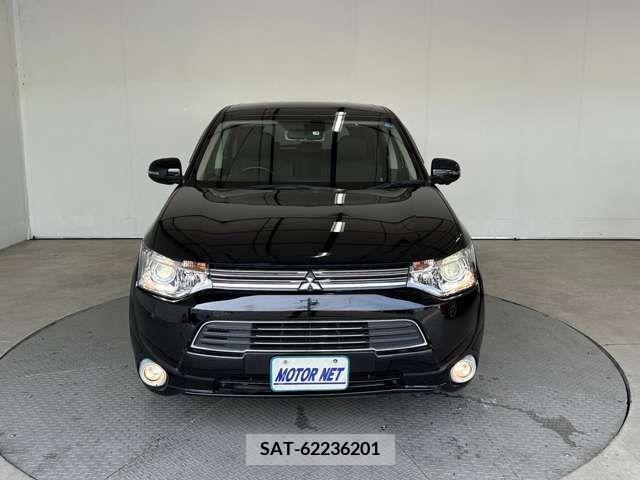 Mitsubishi OUTLANDER PHEV 2013-03 281122-9