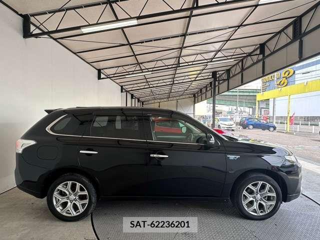 Mitsubishi OUTLANDER PHEV 2013-03 281122-6