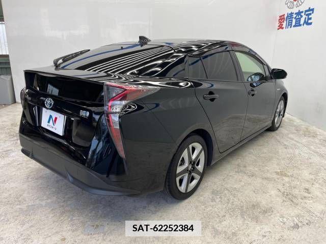 Toyota PRIUS 2017-01 366658-11