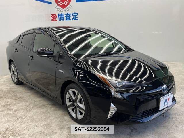 Toyota PRIUS 2017-01 366658-10