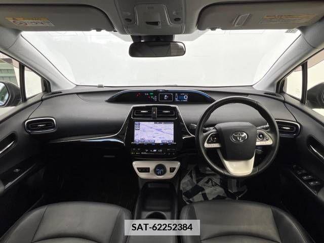 Toyota PRIUS 2017-01 366658-1