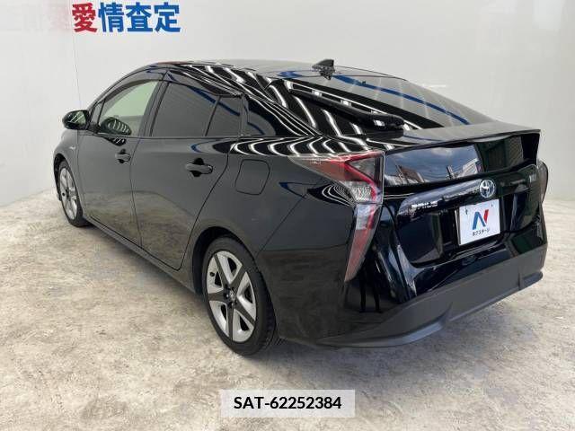 Toyota PRIUS 2017-01 366658-18