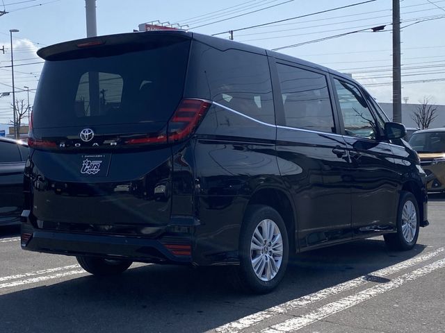 Toyota NOAH 2023-06 14983-4