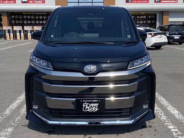 Toyota NOAH 2023-06 14983-1