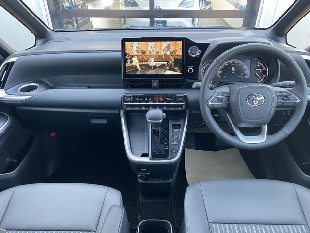 Toyota NOAH 2023-06 14983-7