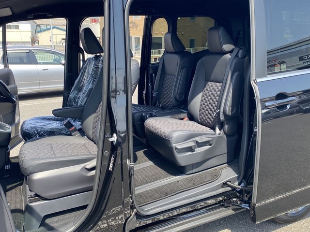 Toyota NOAH 2023-06 14983-18