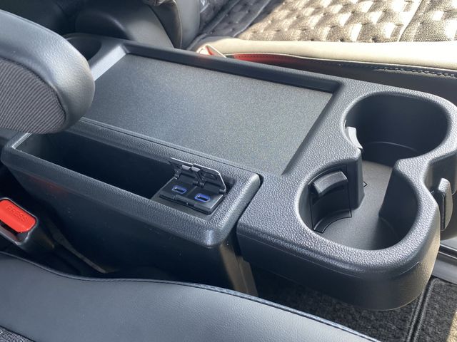 Toyota NOAH 2023-06 14983-20