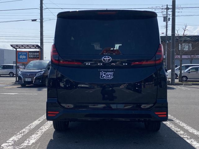 Toyota NOAH 2023-06 14983-2
