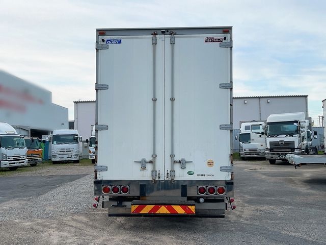 Nissan QUON 2011-12 2140-1