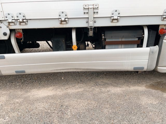 Nissan QUON 2011-12 2140-17