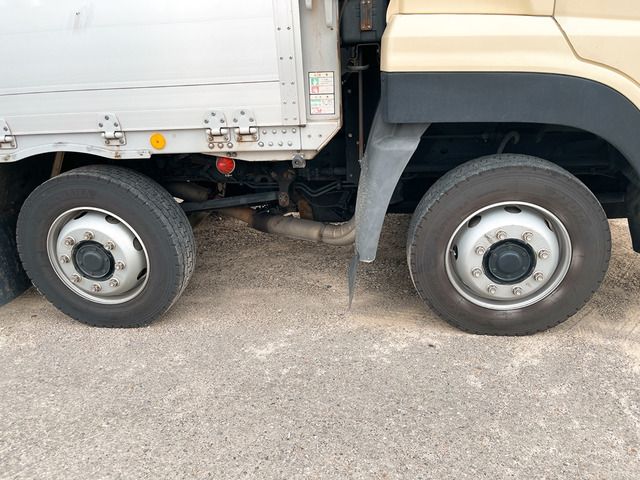 Nissan QUON 2011-12 2140-13