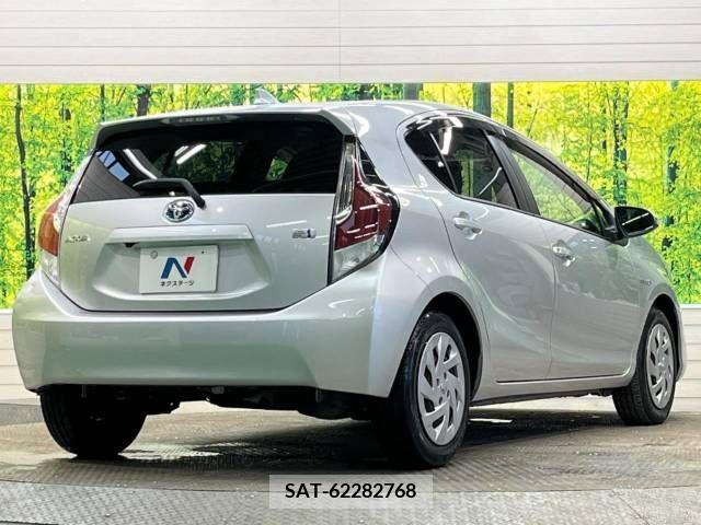 Toyota AQUA 2016-10 378556-17