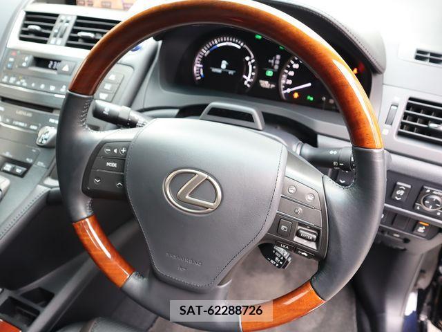 Lexus HS 2016-03 224221-12