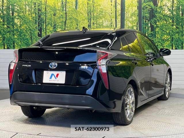 Toyota PRIUS 2016-03 322335-17
